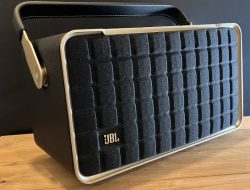 JBL Authentics 300: Speaker Pintar dengan Desain Retro dan Suara Mumpuni