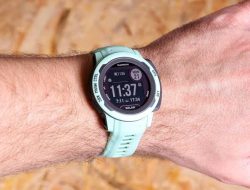 Garmin Instinct 2S Solar, Jam Tangan Pintar GPS dengan Pengisian Daya Tenaga Surya