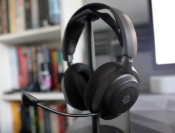 Arctis Nova 7, Headset Gaming Nirkabel dengan Suara Mumpuni