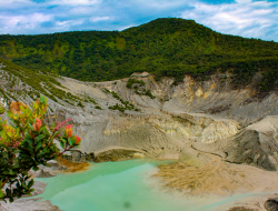 Mitos dan Keajaiban di Puncak Gunung Tangkuban Perahu