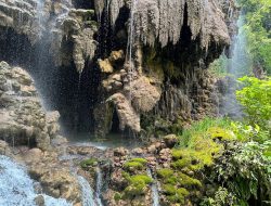 Goa Tetes, Wisata Alam yang Menggabungkan Air Terjun dan Gua