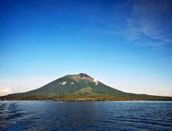 Menikmati Keindahan Gunung Gamalama: Pesona Alam Maluku Utara!