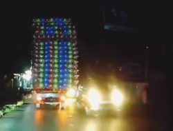 Viral, Mobil Pick Up Angkut Bola Plastik Lebihi Kapasitas, Warganet: Bahas Khodam Sang Sopir