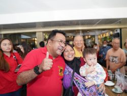 Sambangi Pasar Muara Karang, Rano Karno Diteriaki ” Bang Doel, Bang Doel “