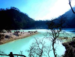 Kawah Putih di Ciwidey, Bandung ” Pesona Keindahan Danau Belerang “